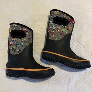 Toddler size 9 Bogs